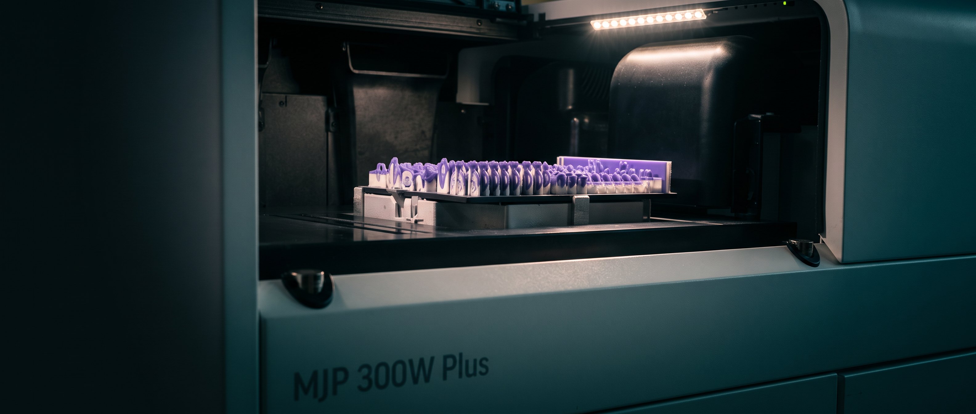 Komora robocza drukarki 3D Systems ProJet MJP 300W Plus z platformą wydruków